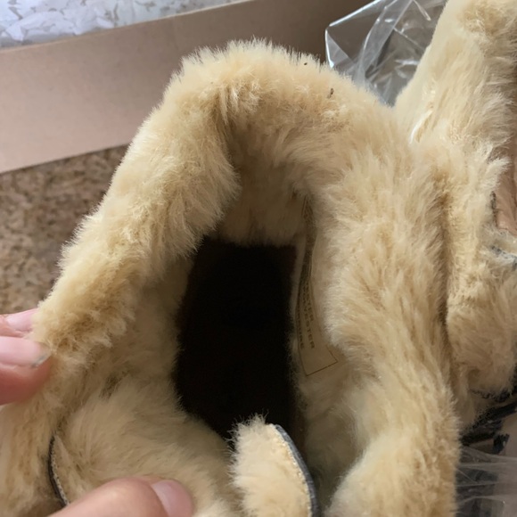 Women’s Stylish Fur-Lined Winter Boots - Picture 4 of 5